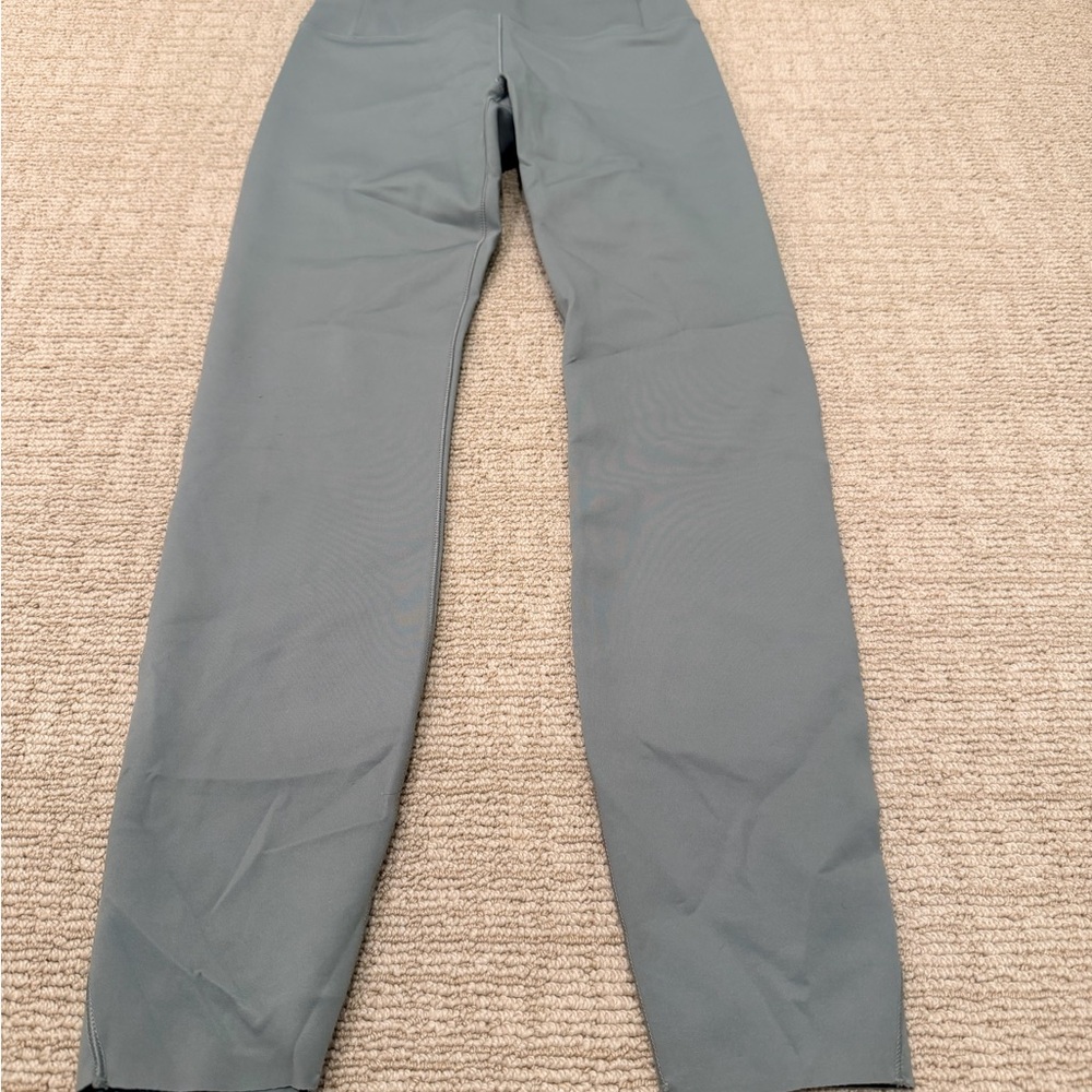 Vuori Women’s Evolve Legging - Size Small - Color Fern